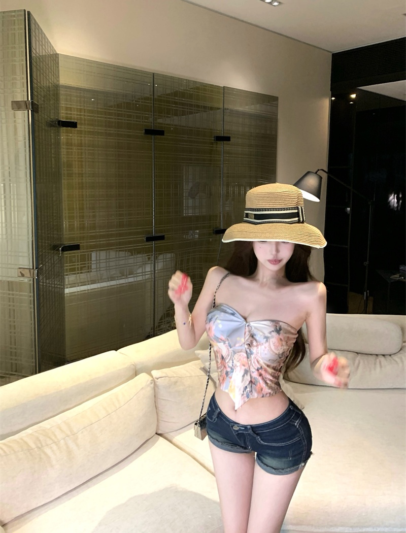 Wears outside sexy vest sleeveless tops for women