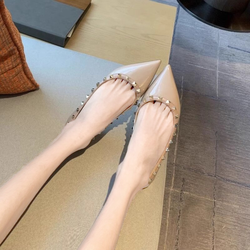 Nude color temperament shoes rivet flattie for women