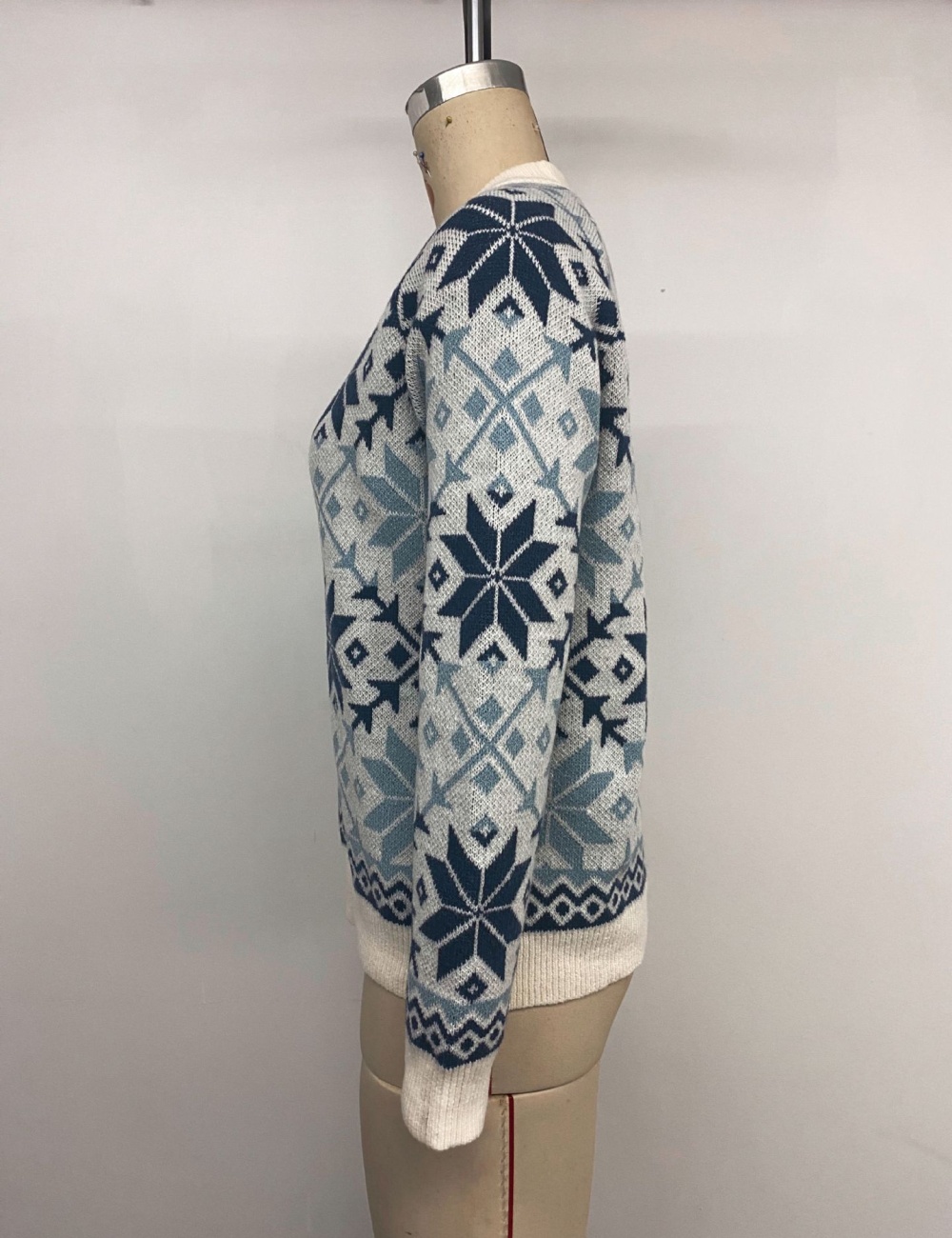 Snowflake autumn and winter round neck long sleeve sweater