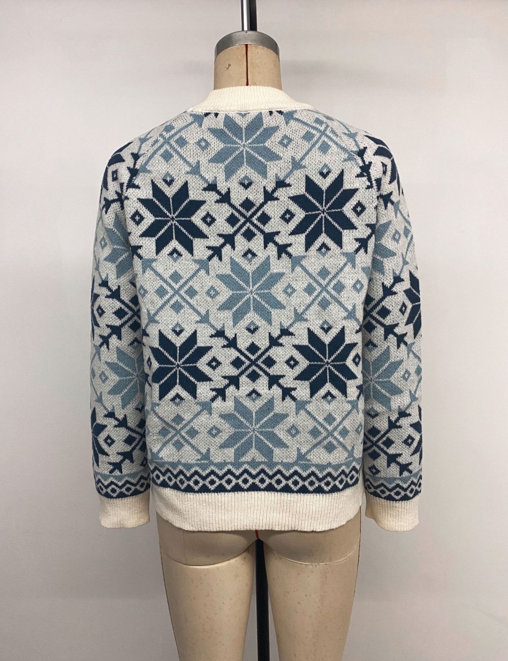 Snowflake autumn and winter round neck long sleeve sweater