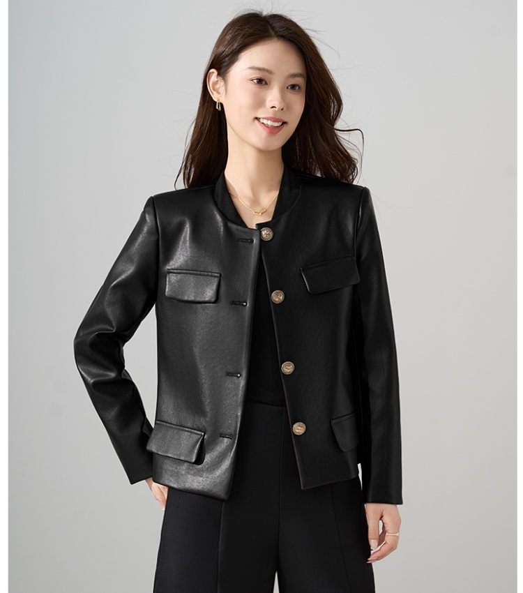 Short chanelstyle round neck wallet France style black coat