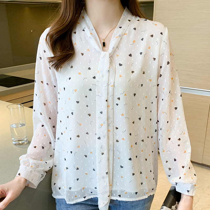 Wears outside floral bottoming shirt bow small shirt for women