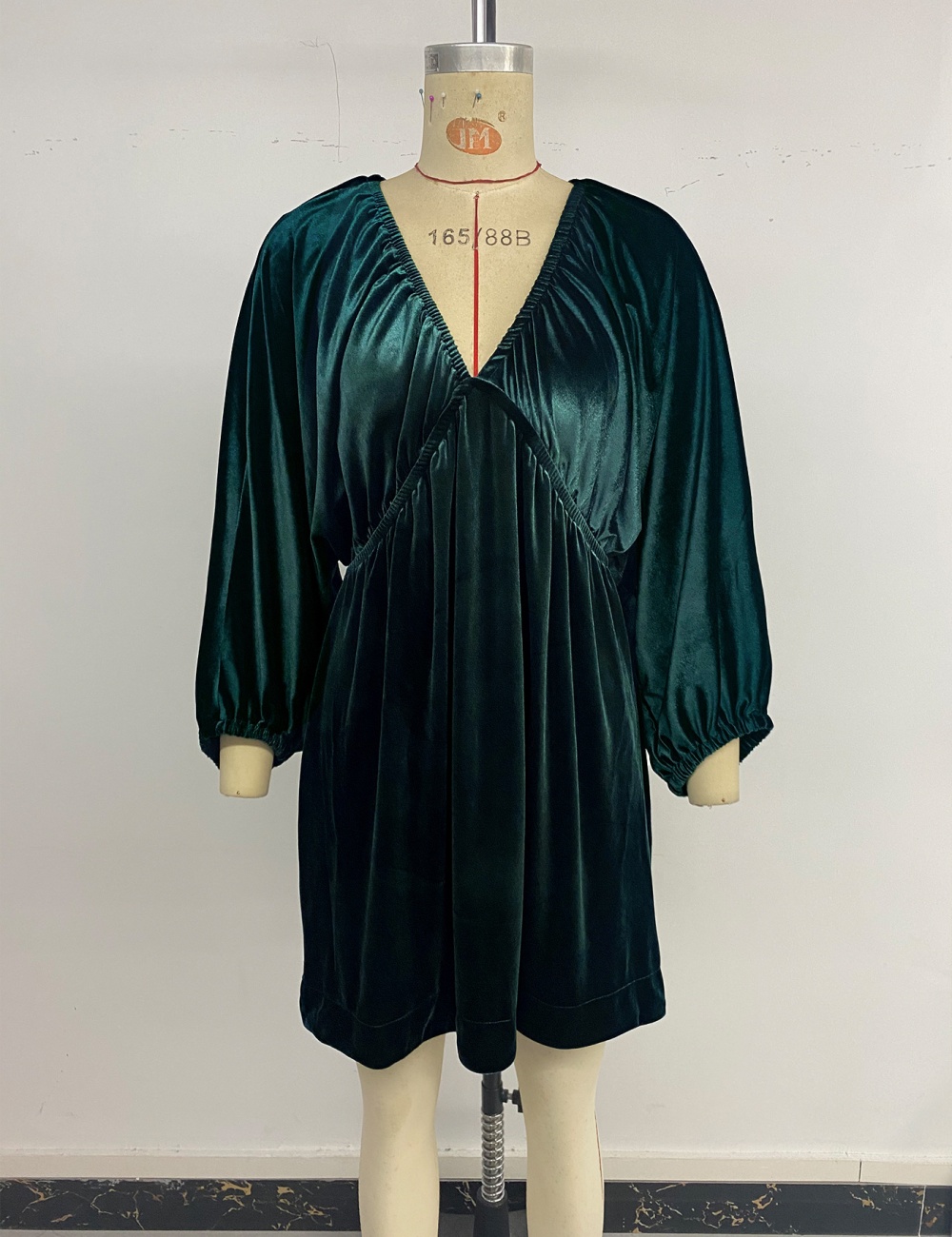Elegant autumn and winter lantern sleeve dress for women