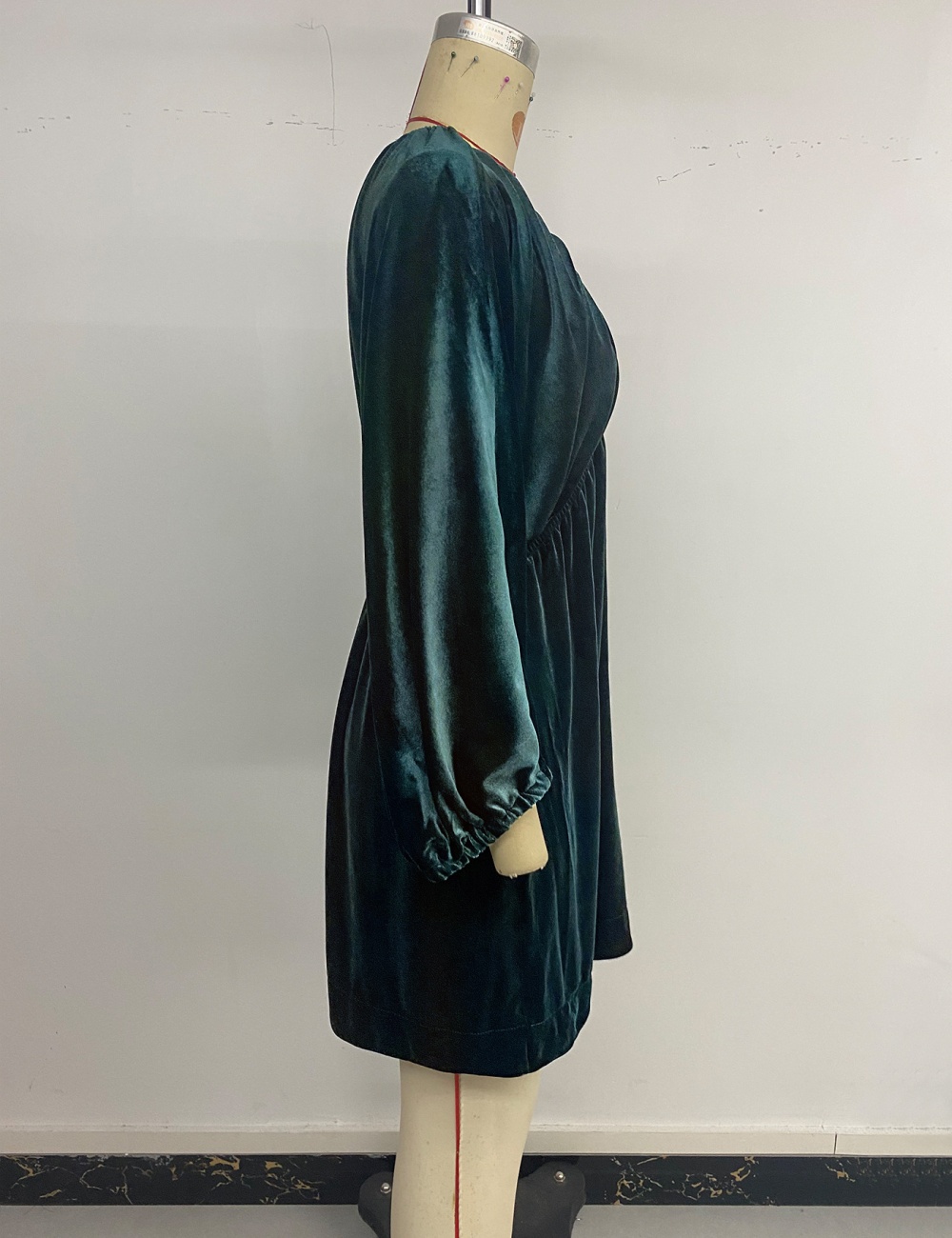 Elegant autumn and winter lantern sleeve dress for women
