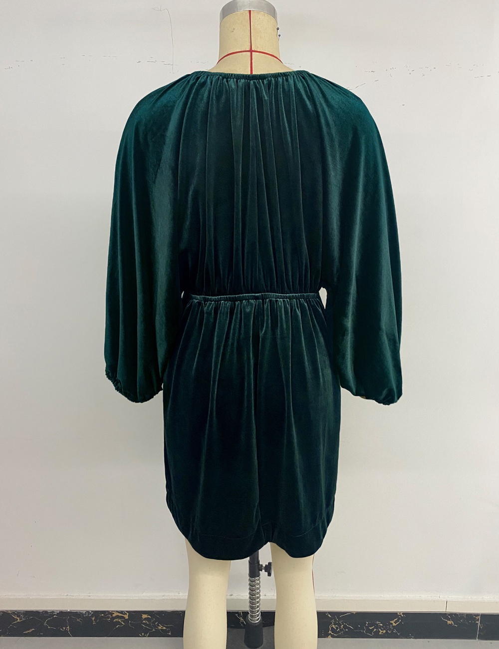 Elegant autumn and winter lantern sleeve dress for women