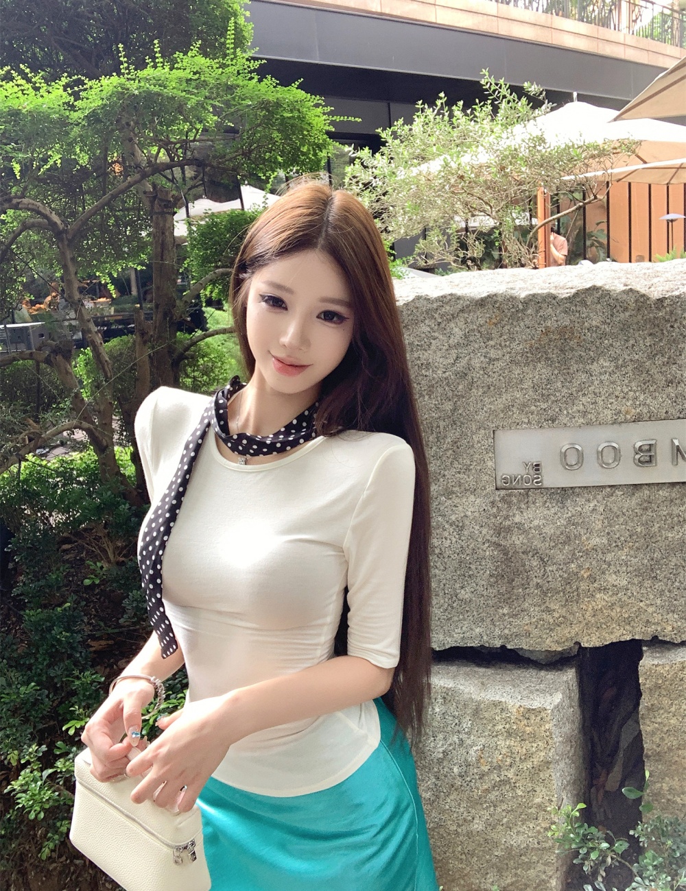 Temperament round neck enticement T-shirt thin satin tops