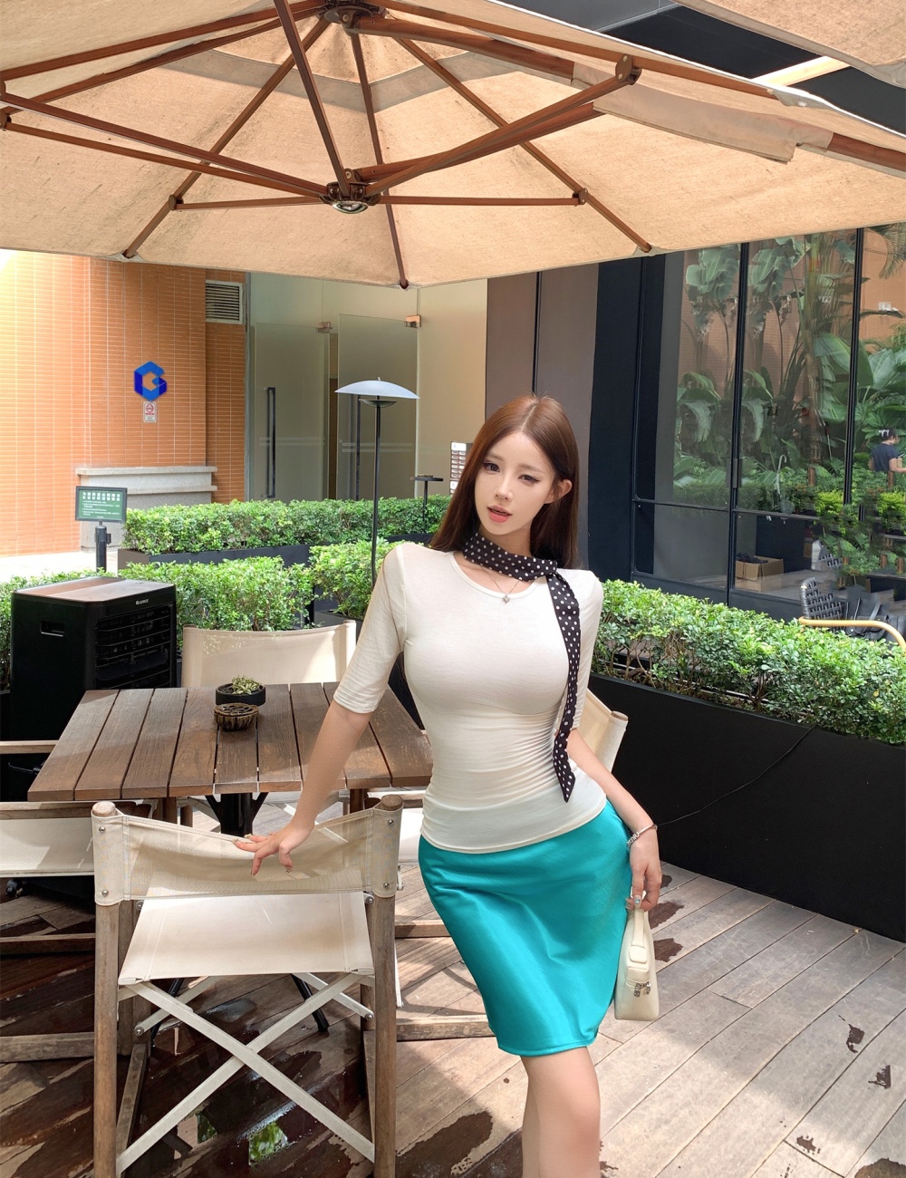 Temperament round neck enticement T-shirt thin satin tops