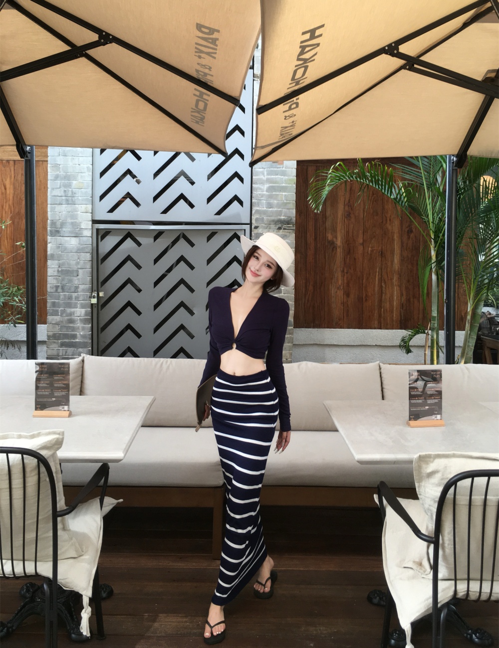 V-neck slim spicegirl T-shirt stripe short skirt a set for women