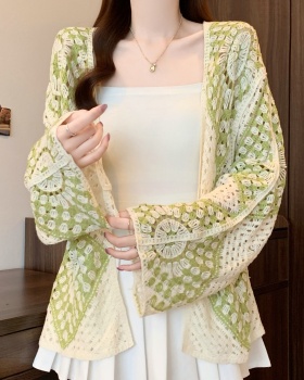 Long sleeve tops outside the ride shawl for women