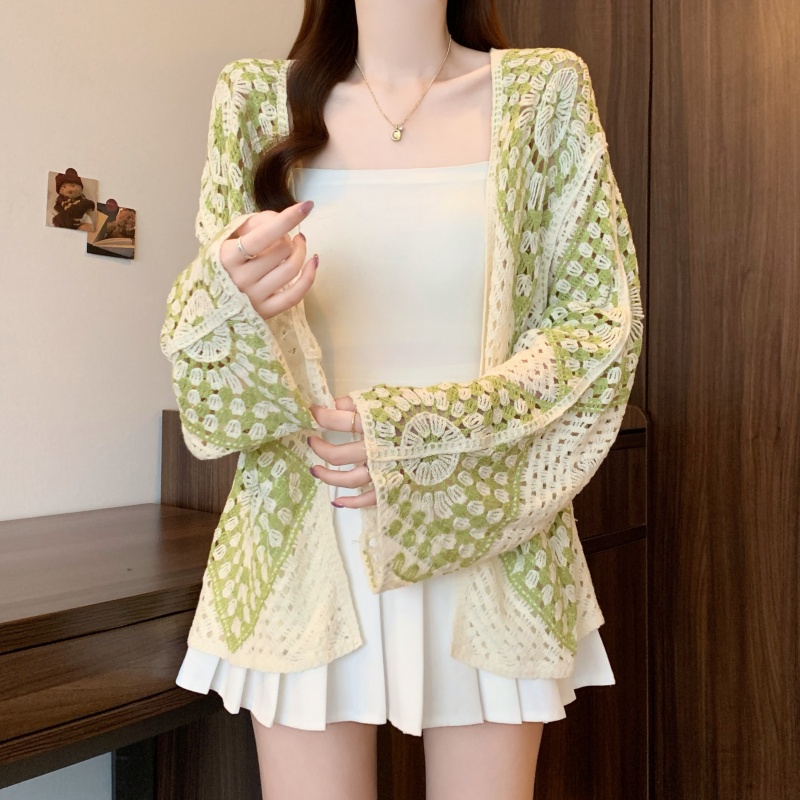 Long sleeve tops outside the ride shawl for women