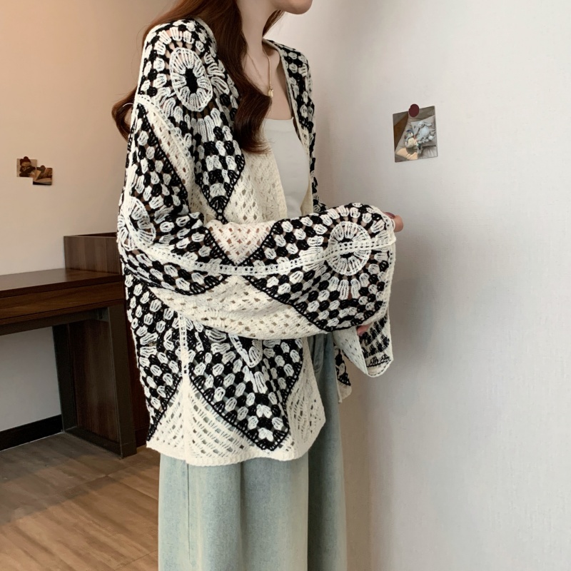 Long sleeve tops outside the ride shawl for women