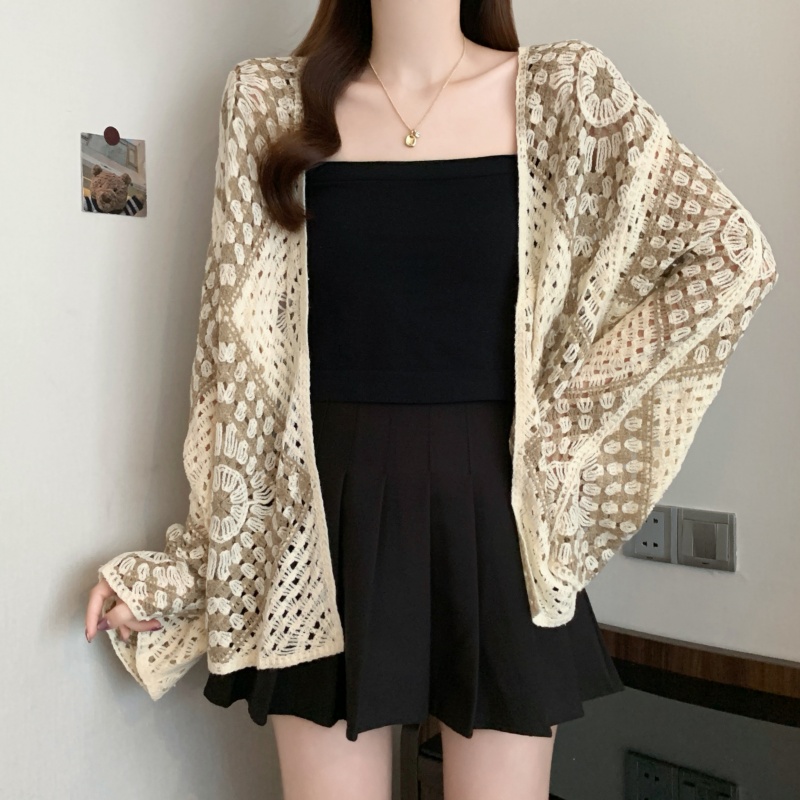 Long sleeve tops outside the ride shawl for women