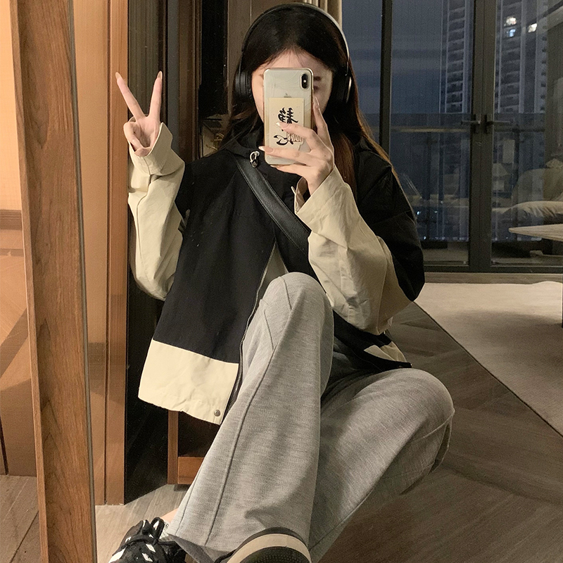 Short splice jacket hooded black-white baseball uniforms