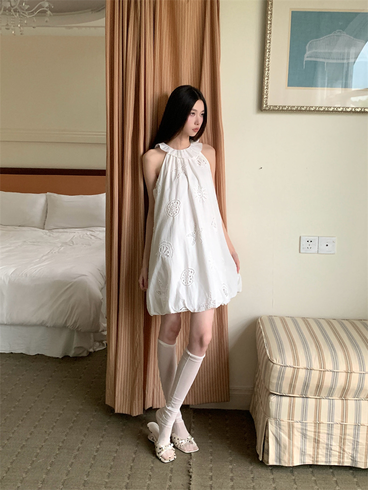 Temperament halter white vacation dress summer slim bud T-back