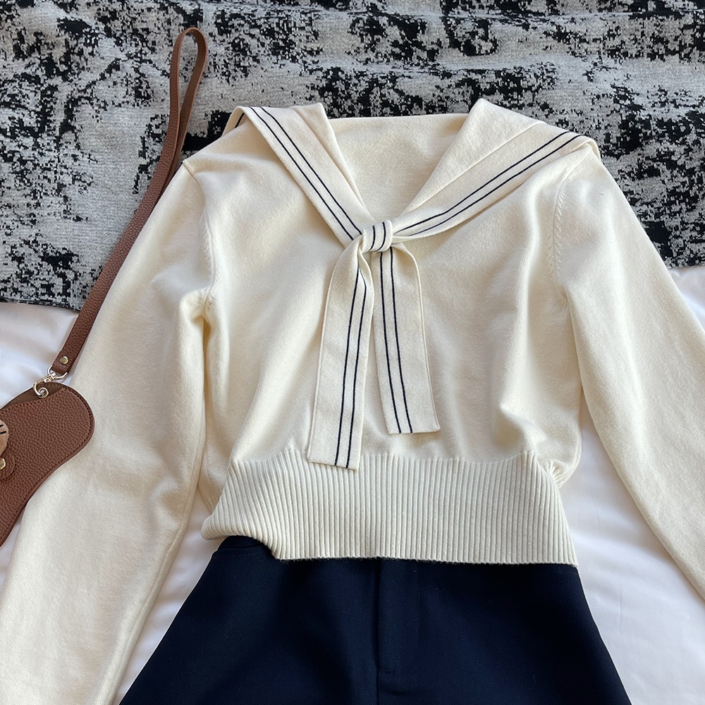 Short tops college style sweater for women