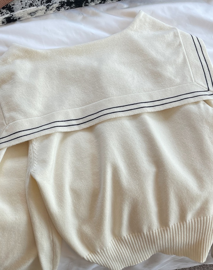 Short tops college style sweater for women