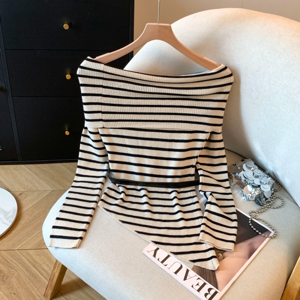 Fashion flat shoulder strapless enticement sweater