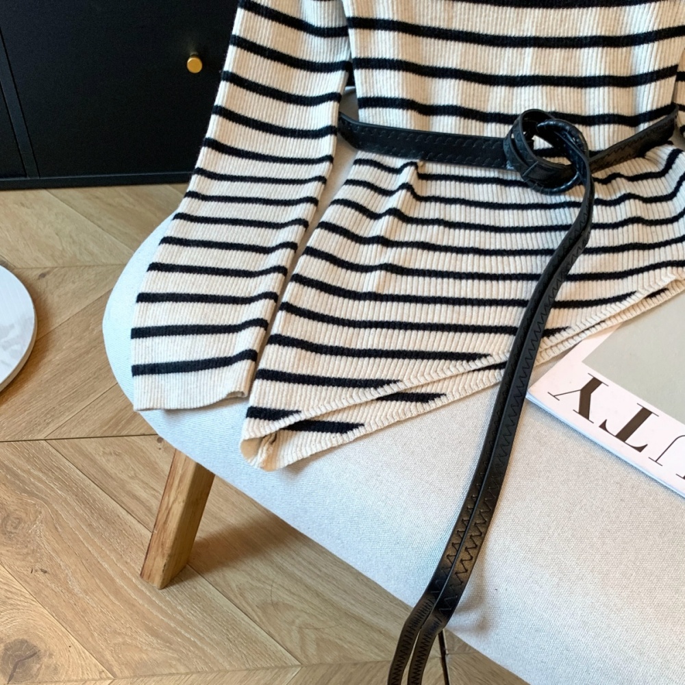 Fashion flat shoulder strapless enticement sweater