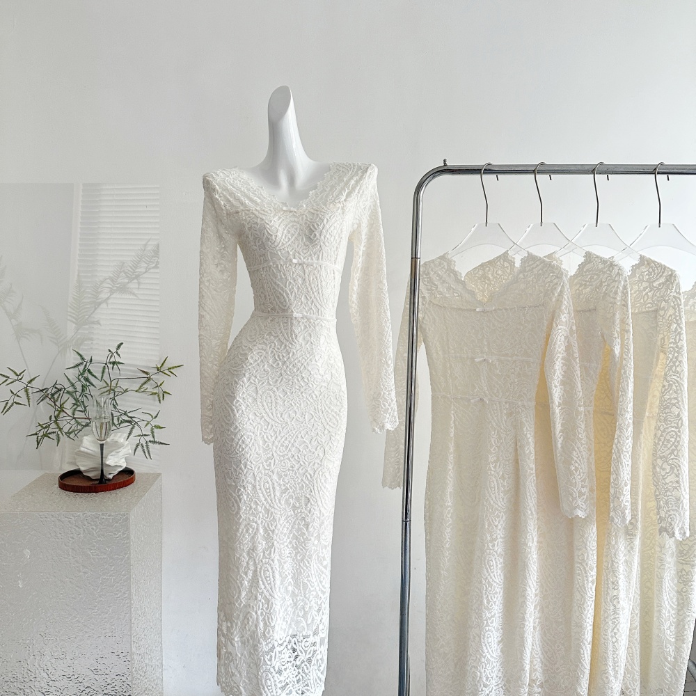 Lace long sleeve beautiful V-neck flat shoulder dress