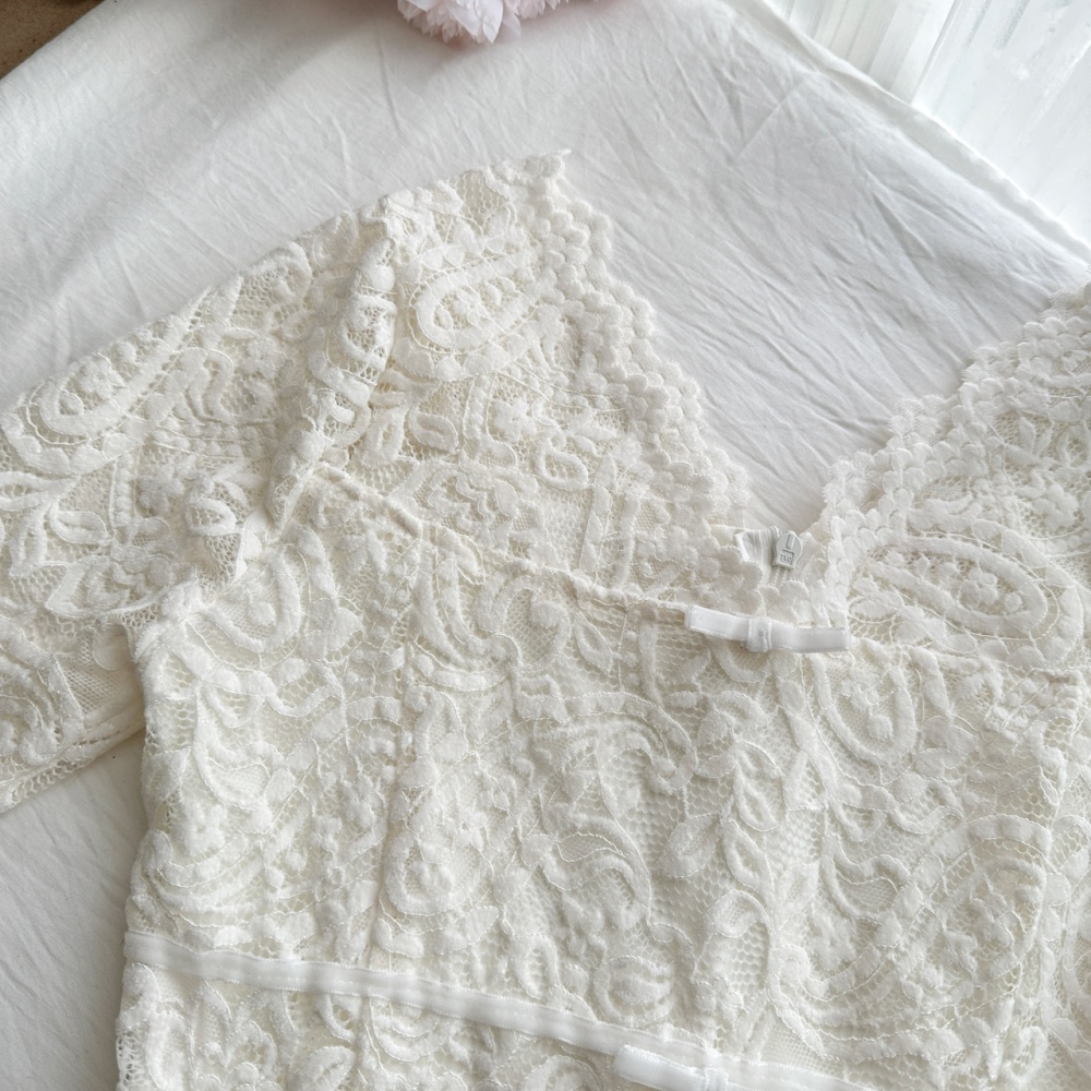 Lace long sleeve beautiful V-neck flat shoulder dress