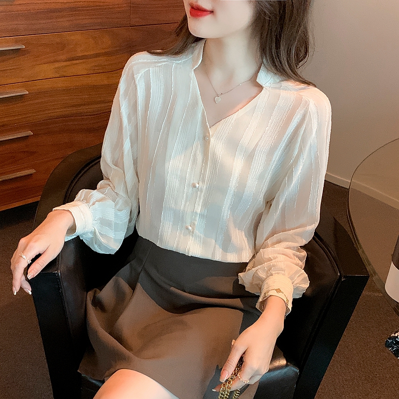 Western style wears outside shirt for women