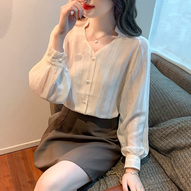 Western style wears outside shirt for women