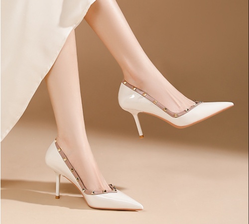 Temperament pointed footware fine-root commuting shoes