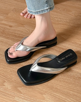 Wears outside sandy beach  summer square head slippers for women
