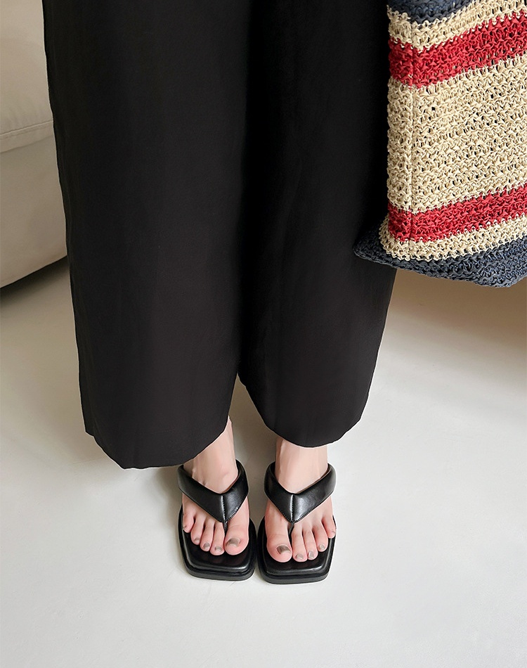 Wears outside sandy beach  summer square head slippers for women