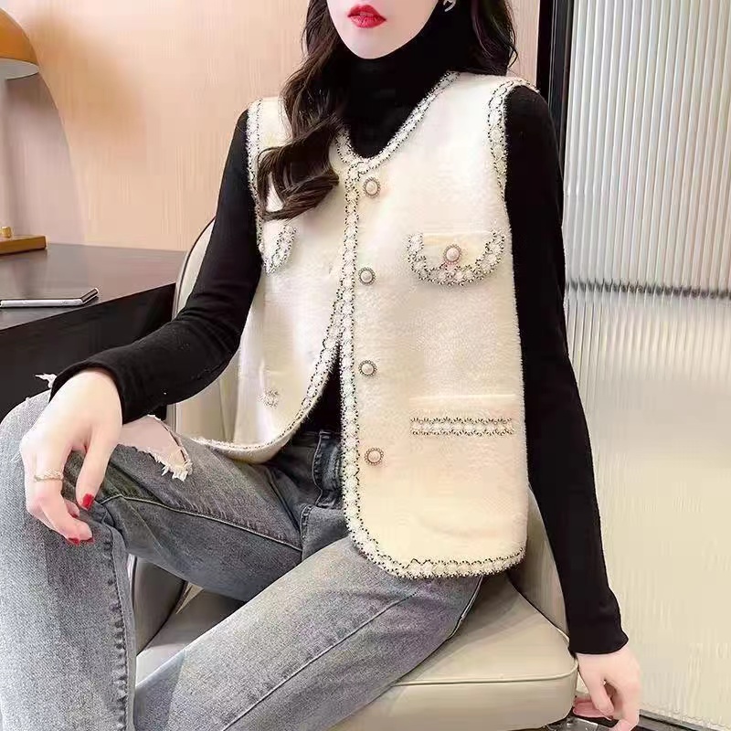 Knitted outside the ride vest short sweater for women