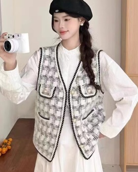 Outside the ride short sweater knitted vest for women