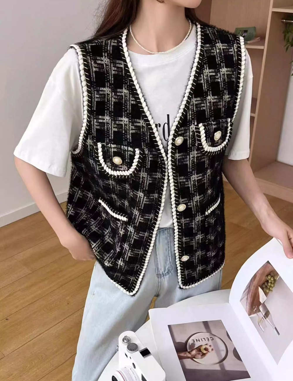 Outside the ride short sweater knitted vest for women