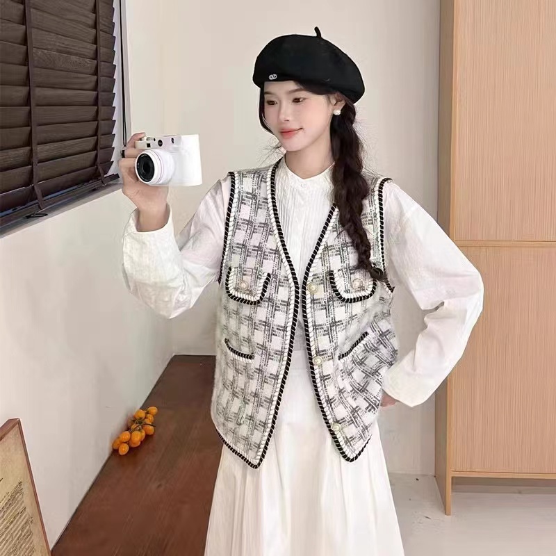 Outside the ride short sweater knitted vest for women