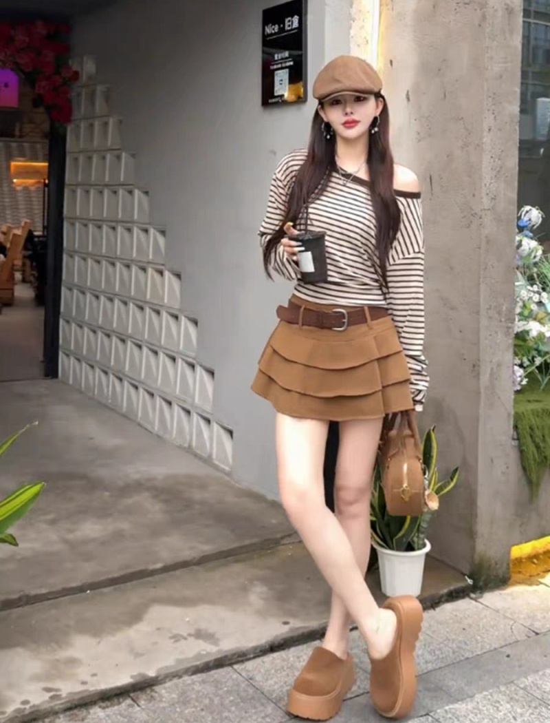 Temperament tops stripe short skirt a set for women