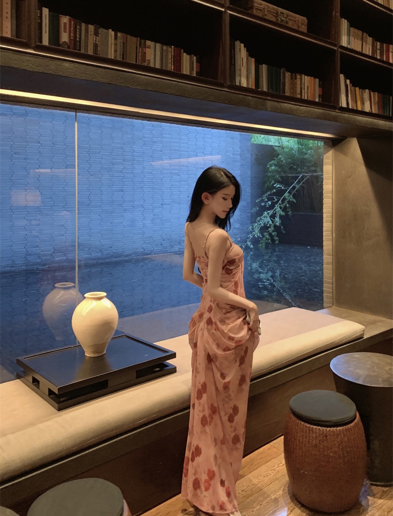 Rose slim temperament wrapped chest vacation dress
