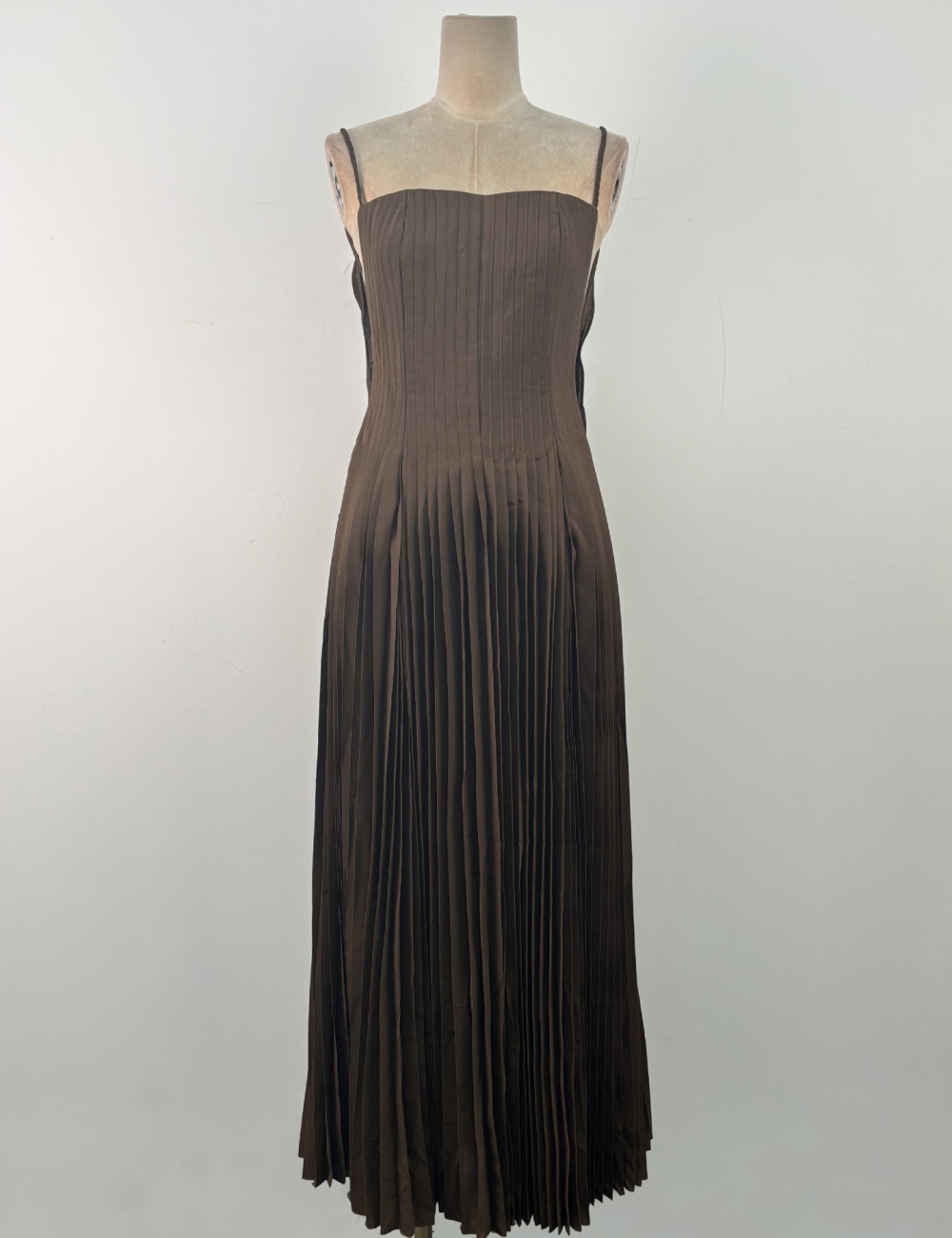 Niche pleated temperament dress sling sleeveless long dress