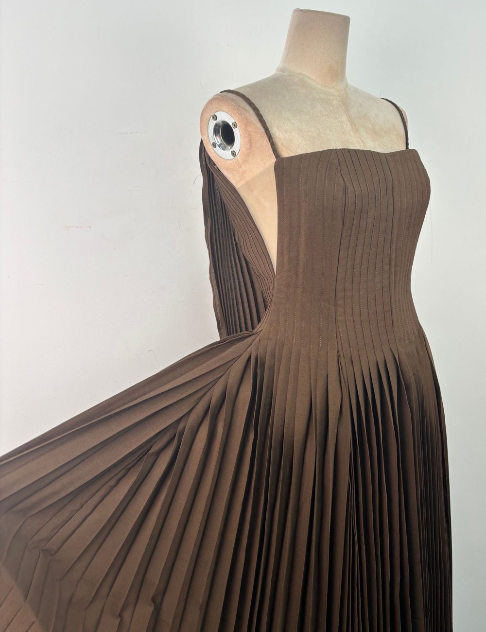 Niche pleated temperament dress sling sleeveless long dress