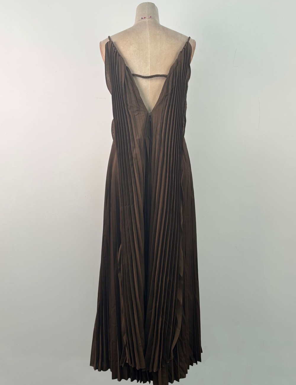 Niche pleated temperament dress sling sleeveless long dress