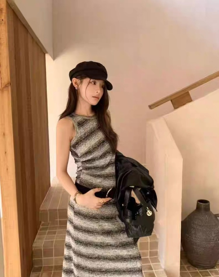 Sleeveless slim primer vest simple long dress