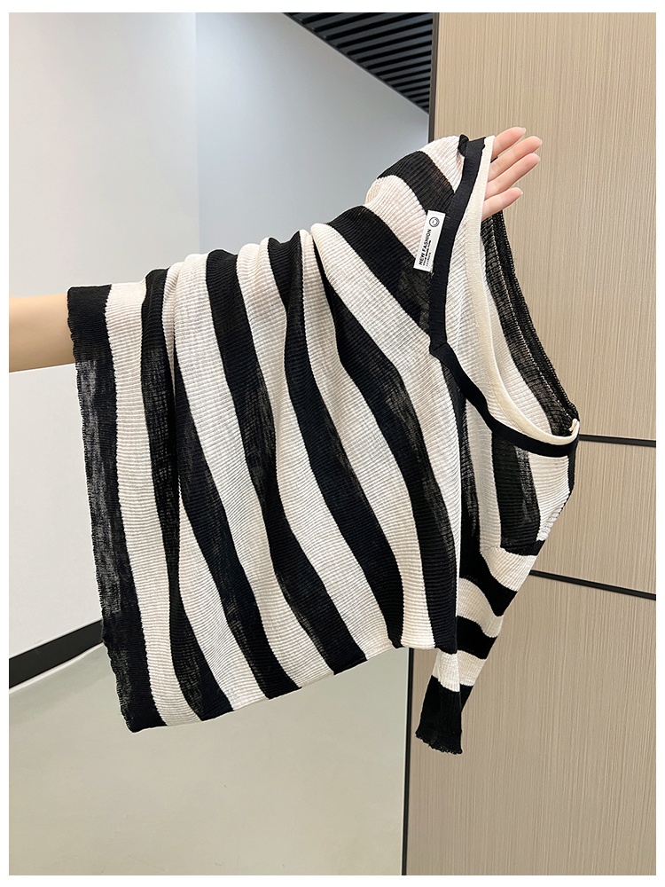 V-neck stripe tops Pseudo-two sweater