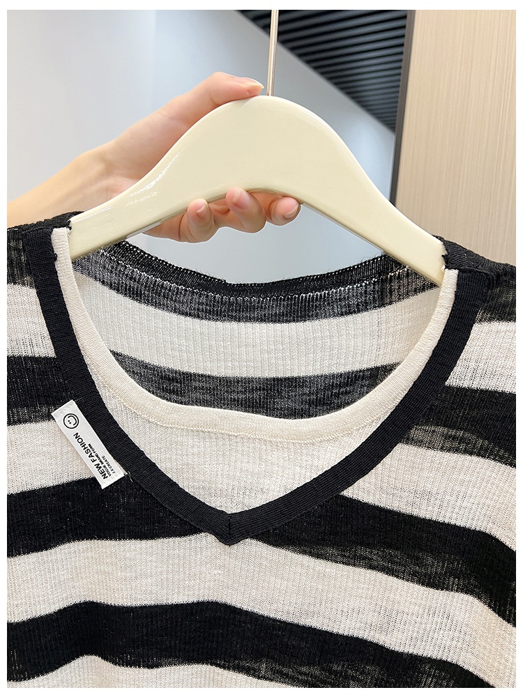 V-neck stripe tops Pseudo-two sweater