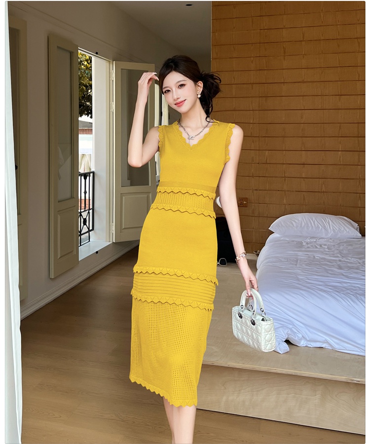 Summer V-neck knitted sleeveless dress show young sleeveless dress