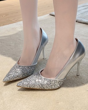 Low shoes pointed high-heeled shoes