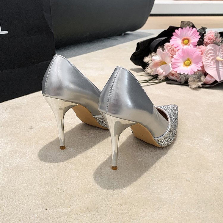 Low shoes pointed high-heeled shoes