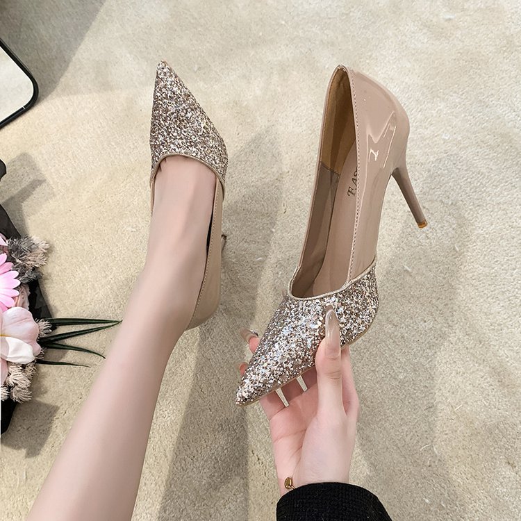 Low shoes pointed high-heeled shoes