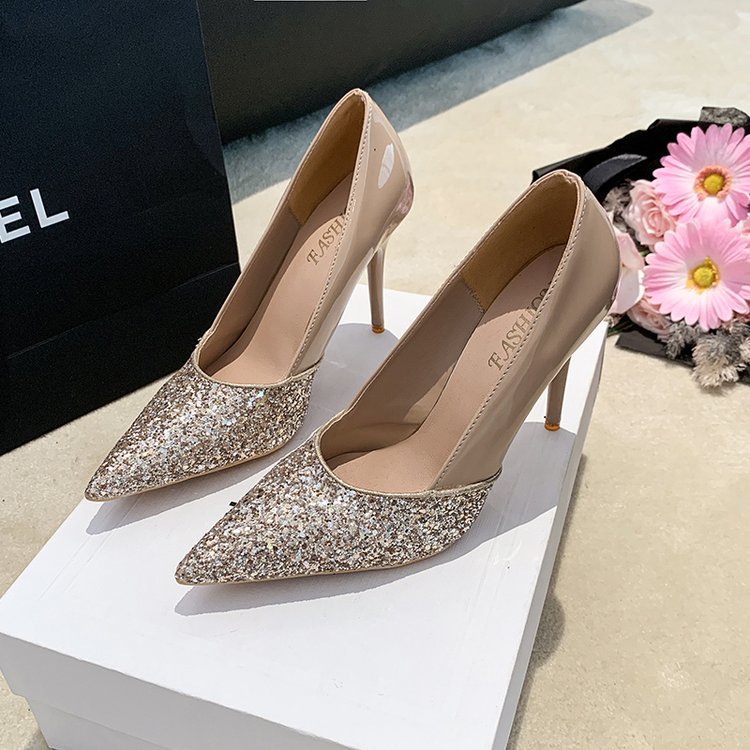 Low shoes pointed high-heeled shoes