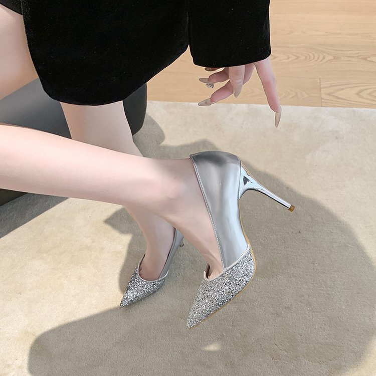 Low shoes pointed high-heeled shoes
