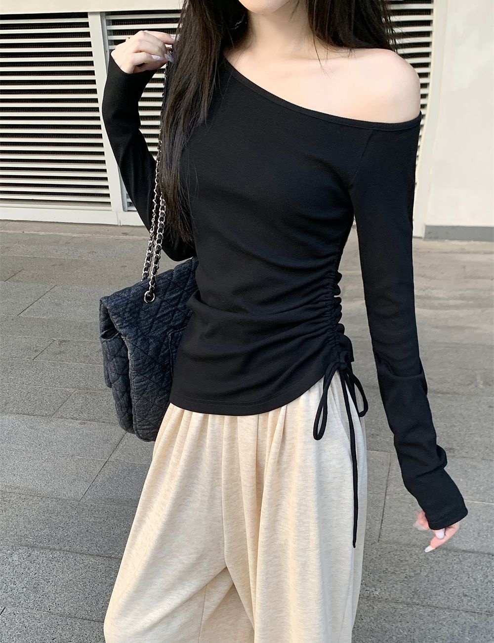 Long sleeve sloping shoulder T-shirt for women