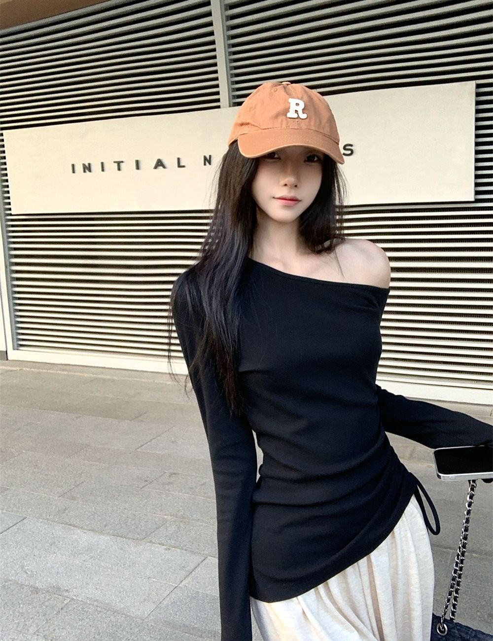 Long sleeve sloping shoulder T-shirt for women
