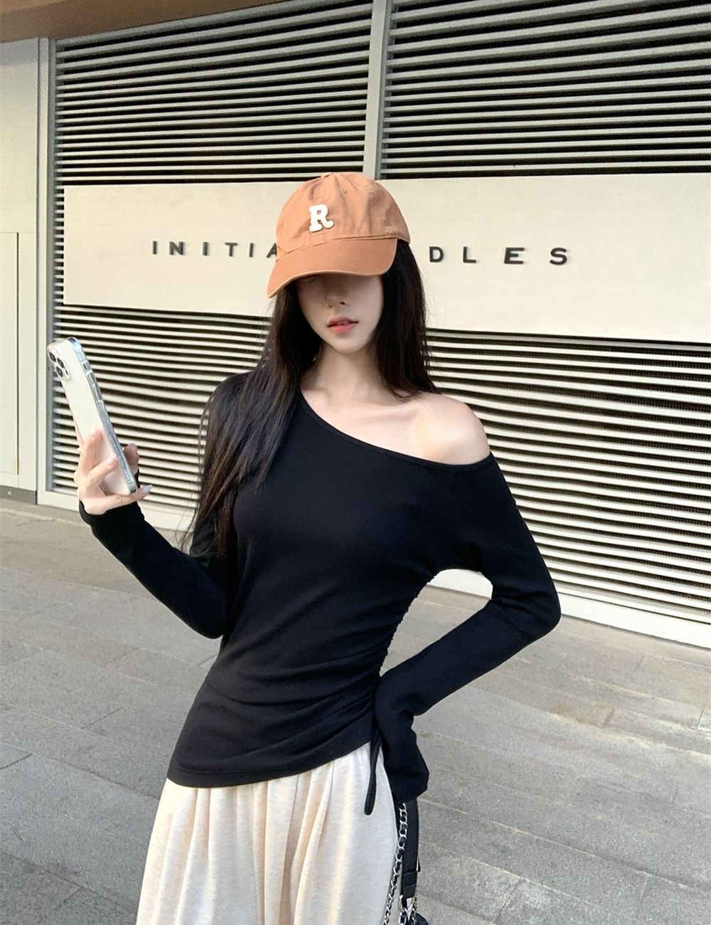 Long sleeve sloping shoulder T-shirt for women
